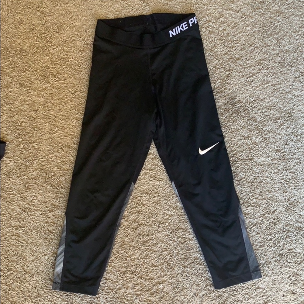 Nike pro crop leggings